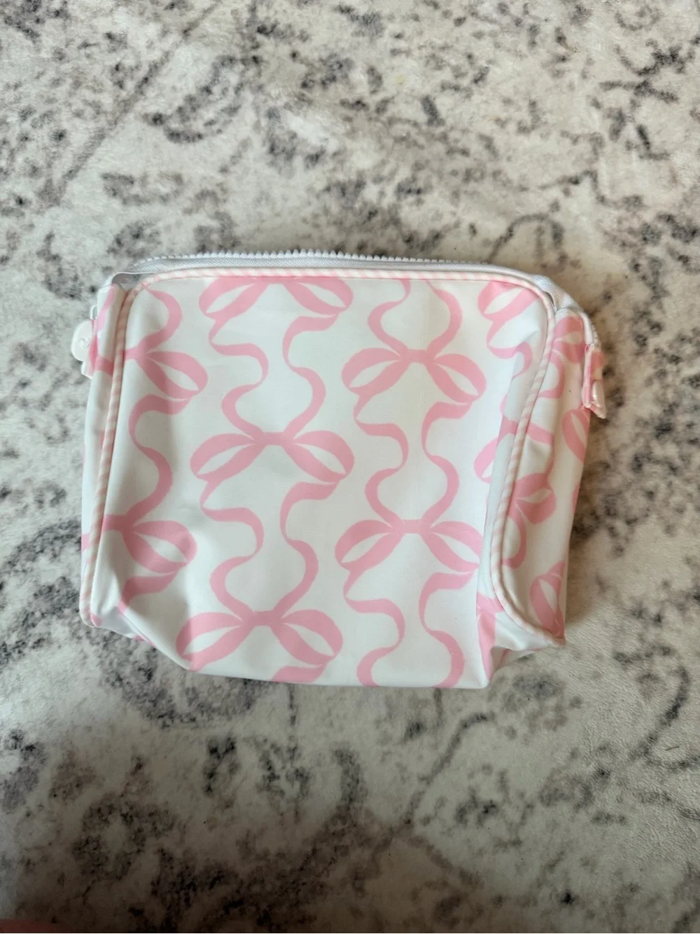 Apple of my Isla pouches